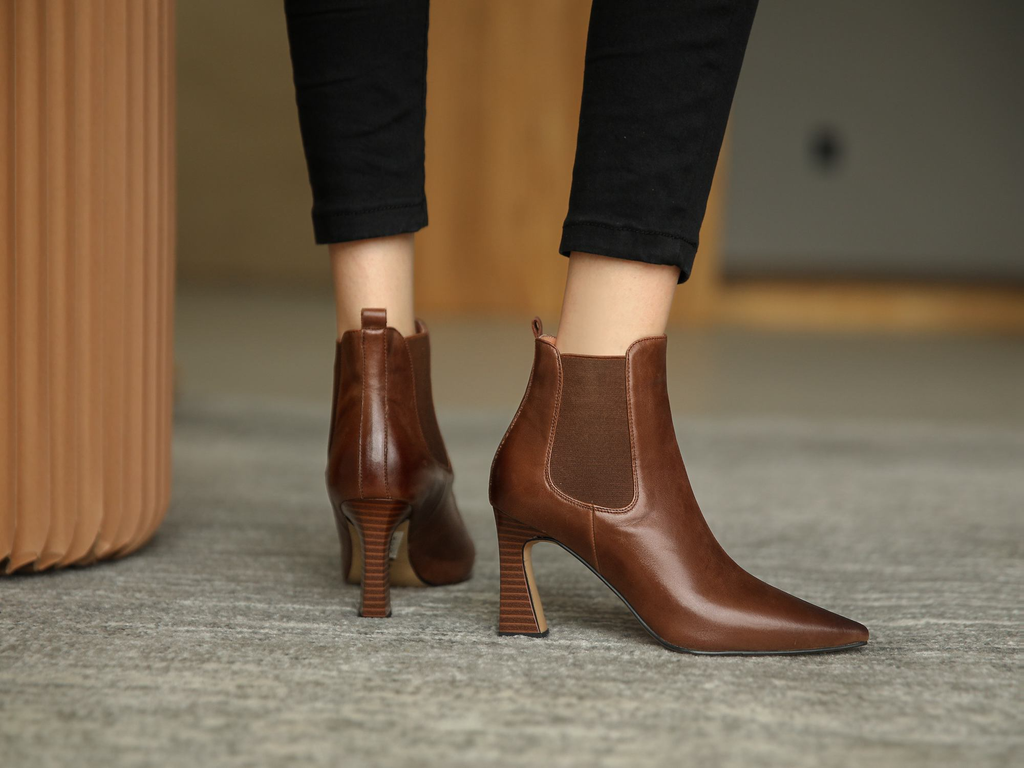 ankle boots color brown size 7 for women