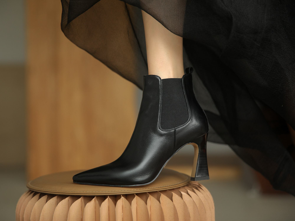 autumn boots color black size 6 for women