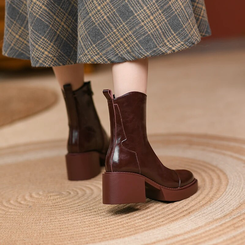square heel boots color wine size 5.5 for women
