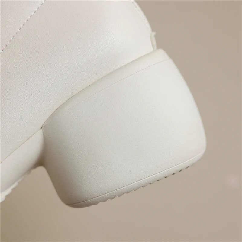 winter boots color white size 8 for women