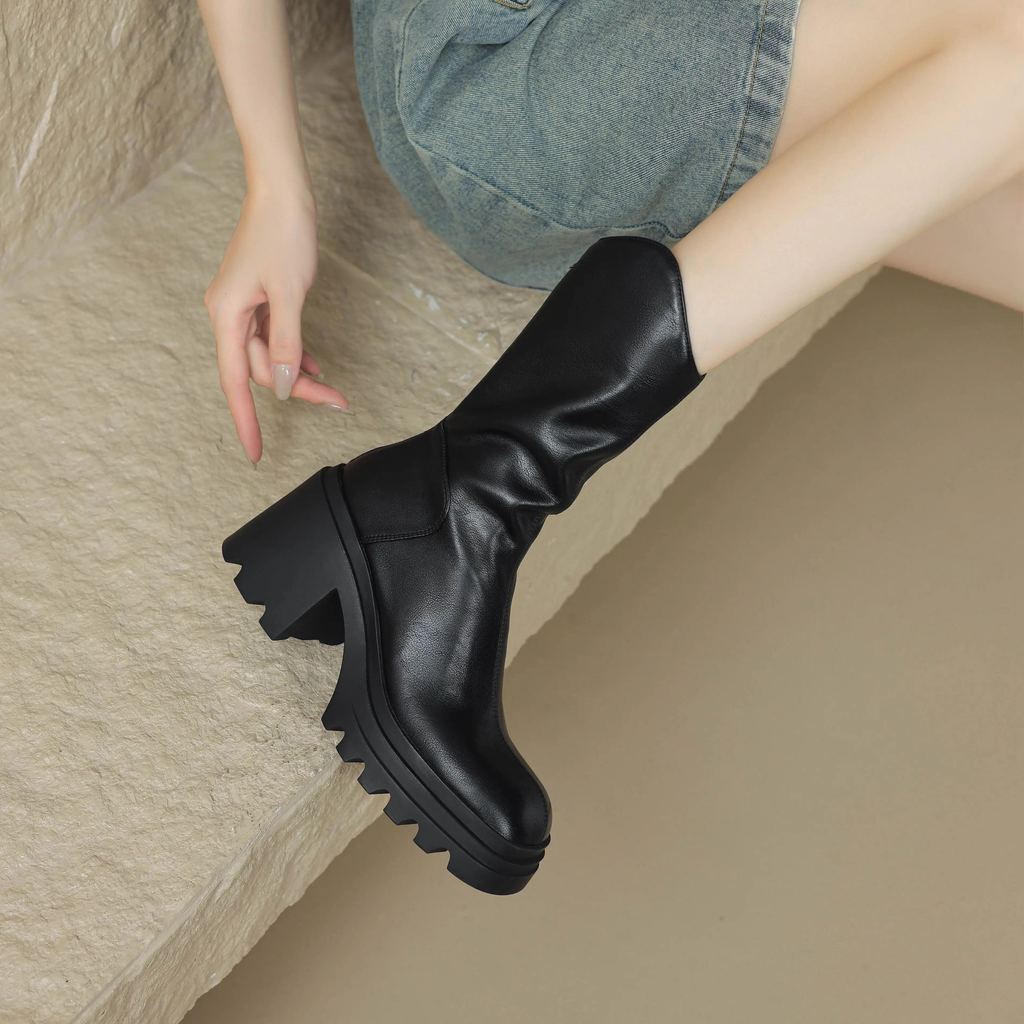 leather boots color black size 6.5 for women