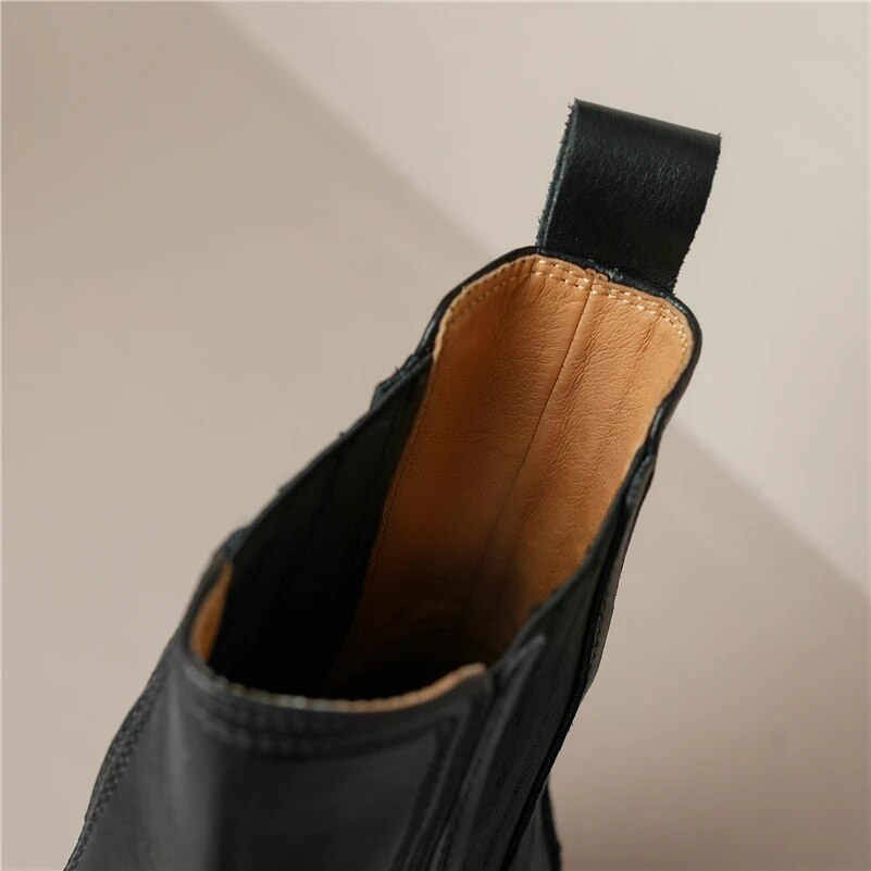 high quality round toe Chelsea boots black color size 6 for women