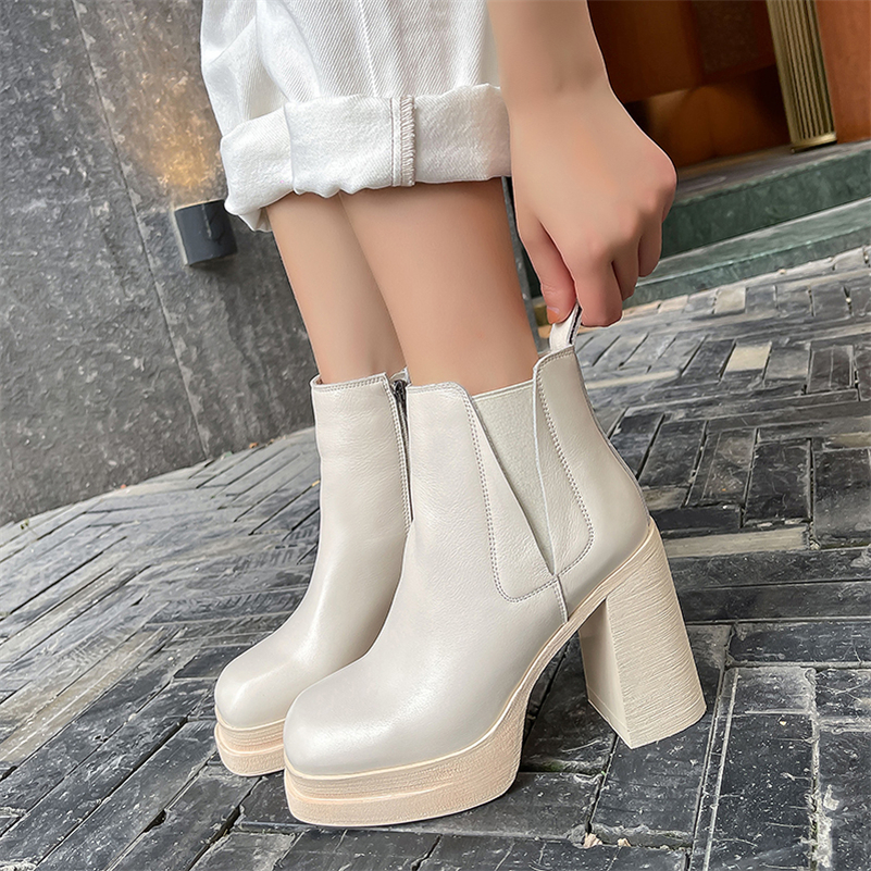 winter boots color beige size 6 for women