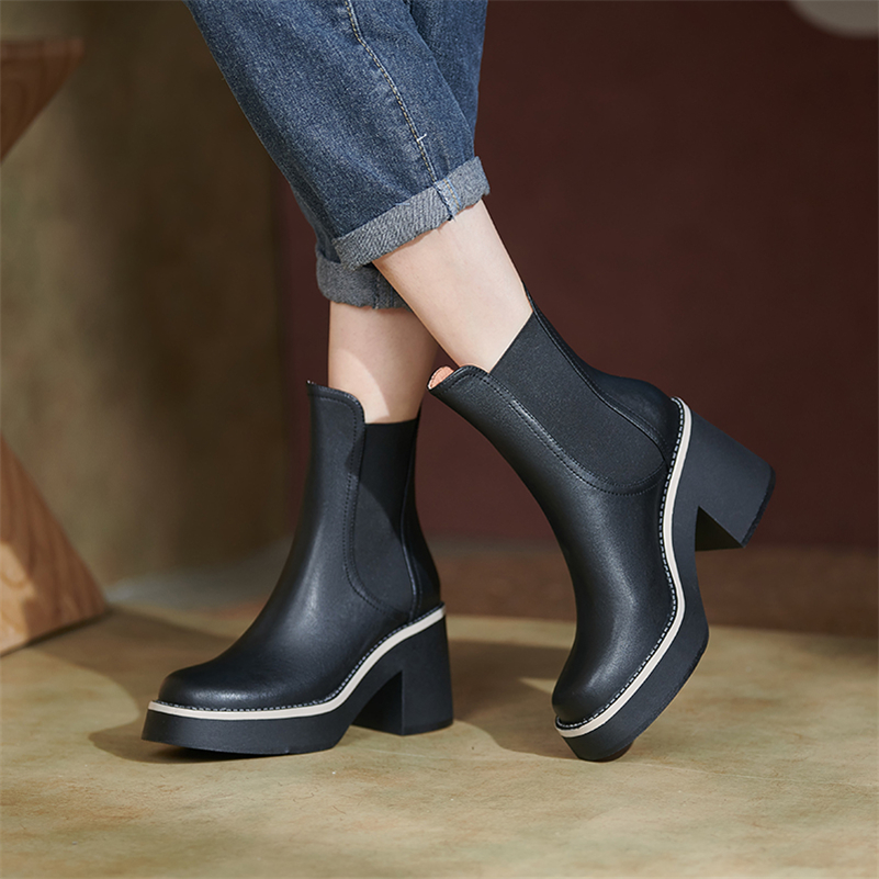 winter boots color black size 5 for women