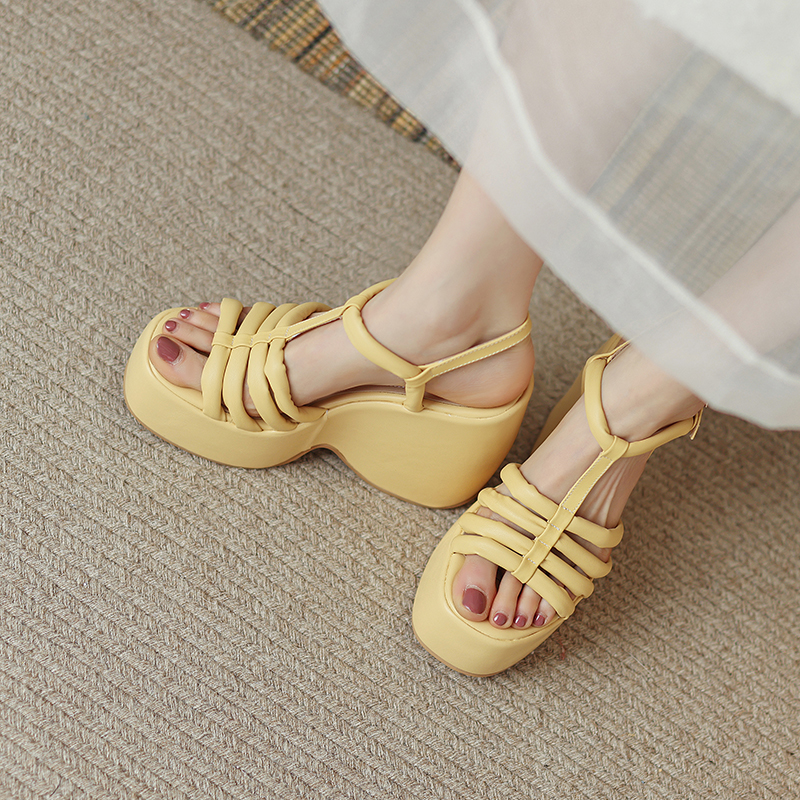 casual sandal color yellow size 6 for women