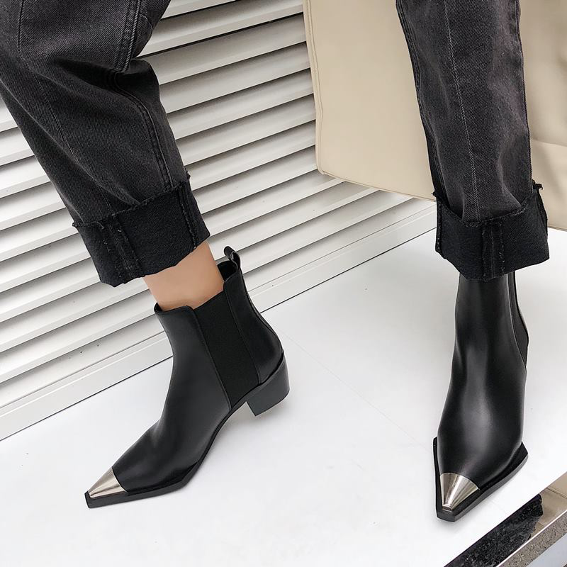 chelsea boots color black size 5 for women