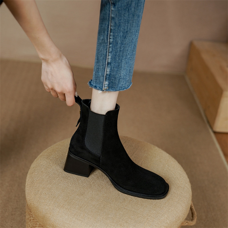 chelsea boots color black size 5 for women