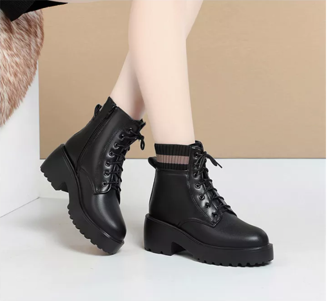 round toe boots color black size 7 for women