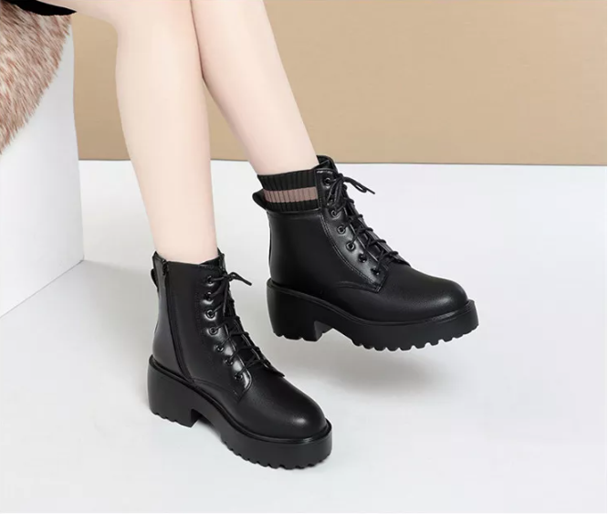 casual boots color black size 8 for women