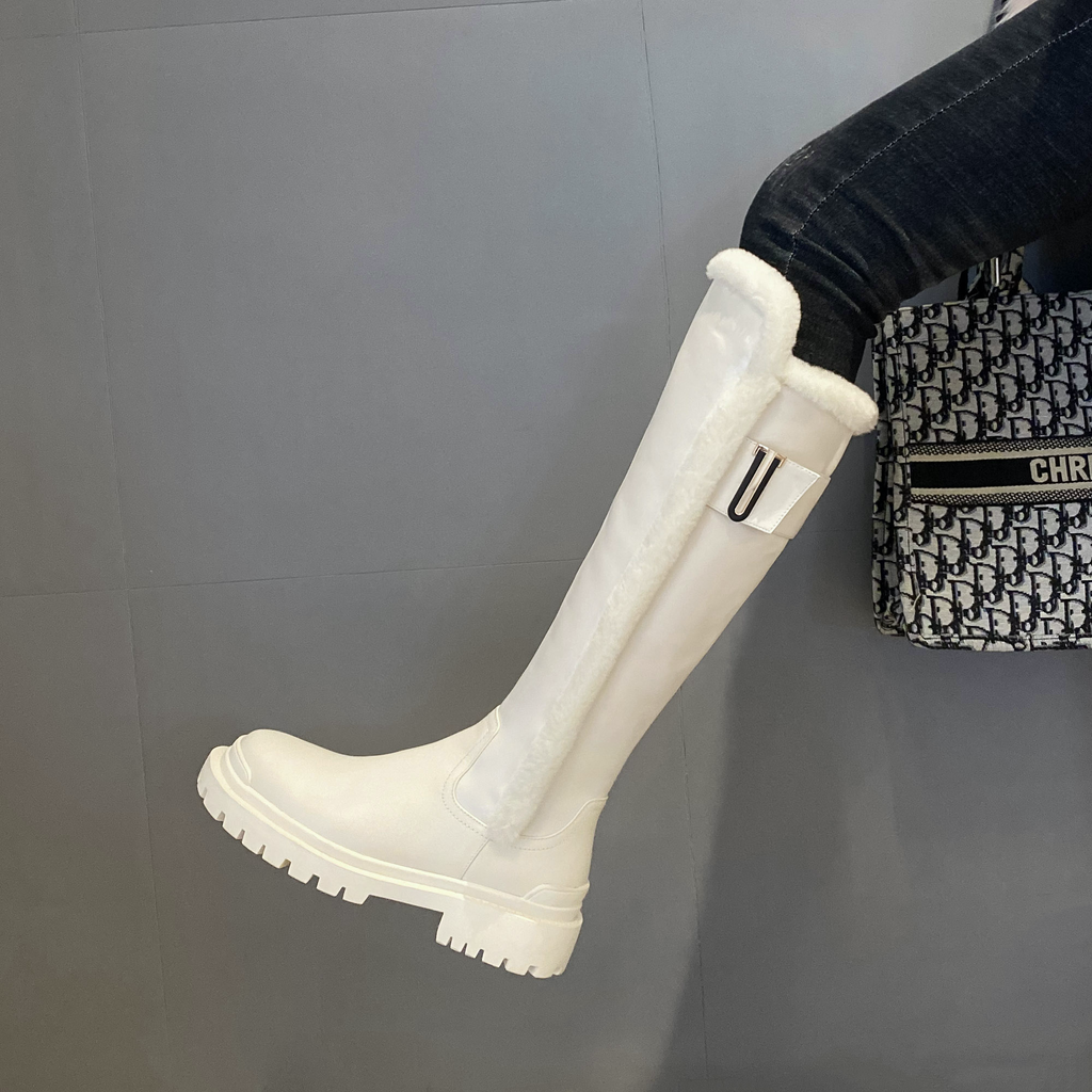 snow boots color beige size 5 for women