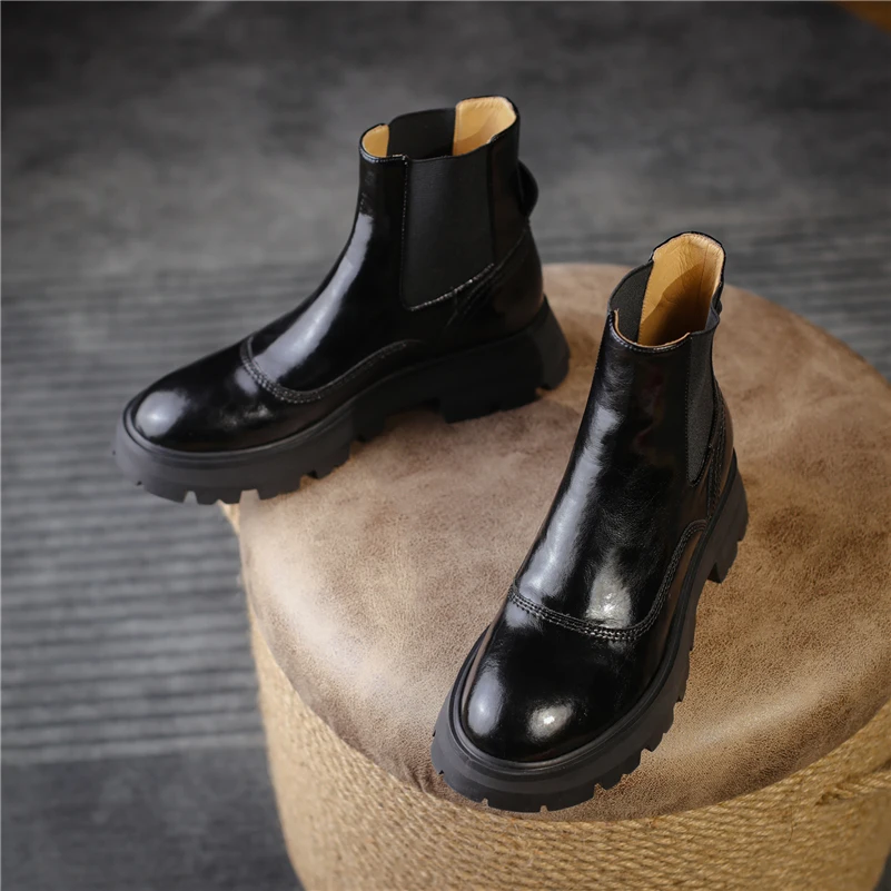 round toe boots color black size 5.5 for women