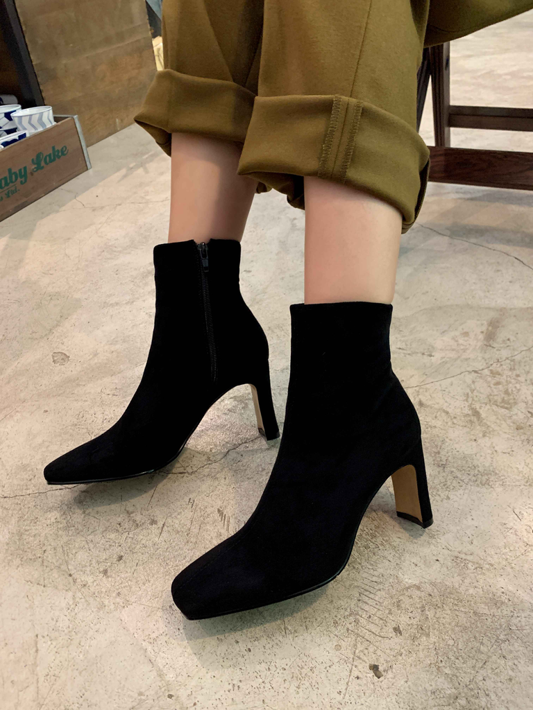 leather boots color black size 5 for women