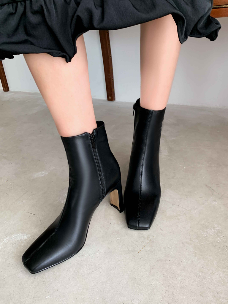 casual boots color black size 7 for women