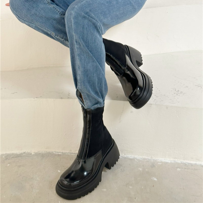 winter boots color black size 6 for women