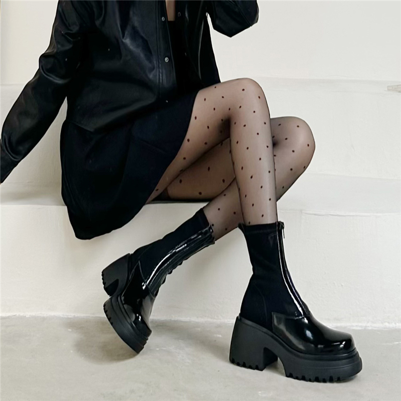 Autumn boots color black size 7.5 for women