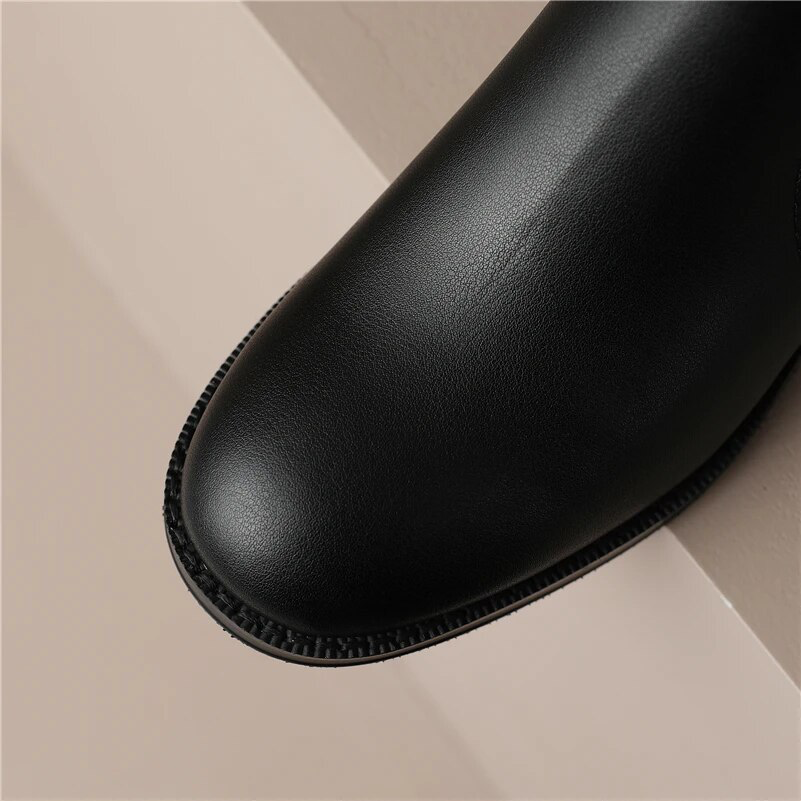 round toe boots color black size 7 for women