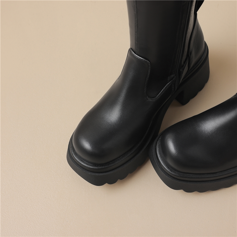 boots color black size 9 for women
