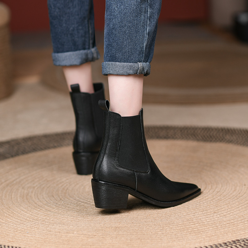 chelsea high quality boots color black size 8 for women