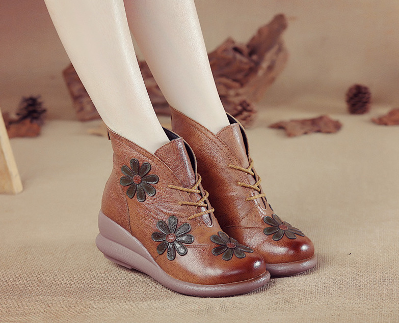 round toe boots color brown size 7 for women