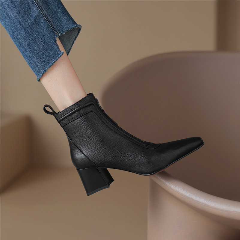 ankle boots color black size 6 for women