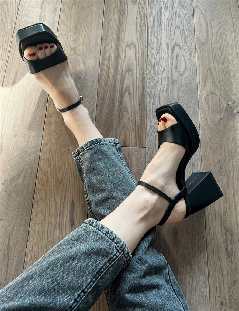 square heel sandal color black size 7 for women