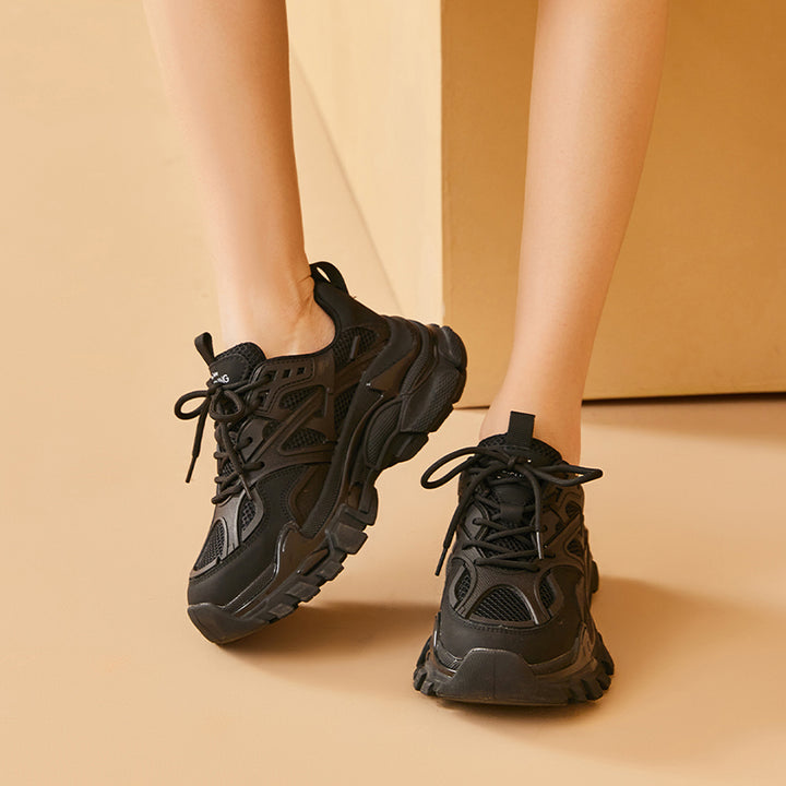 walking sneaker color black size 5.5 for women
