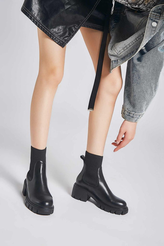 platform boots color black size 8 for women