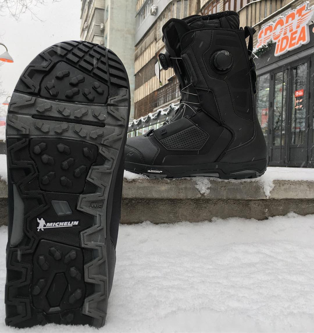 Mens snowboard boots 