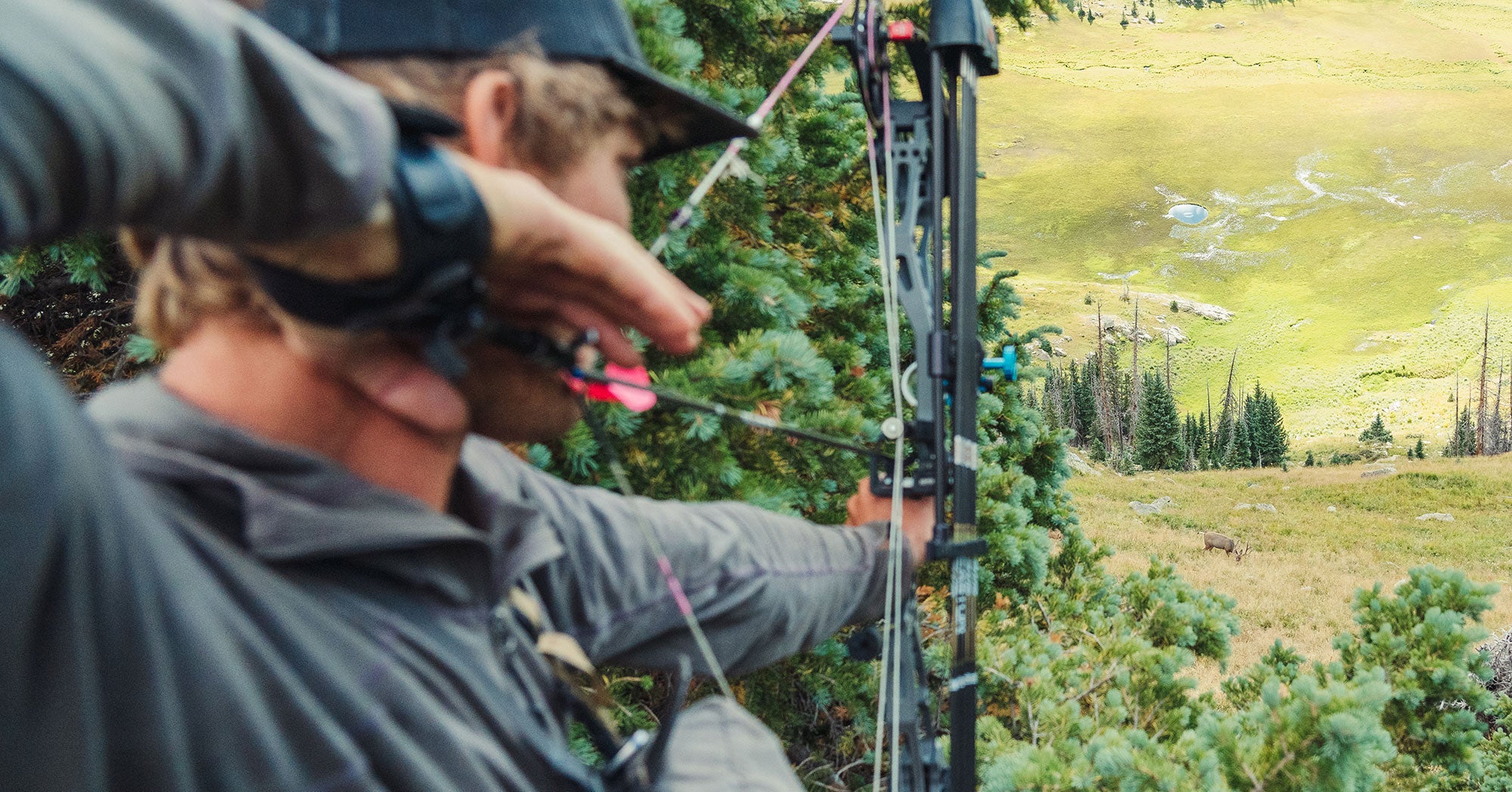 Mule deer hunter bowhunting mule deer