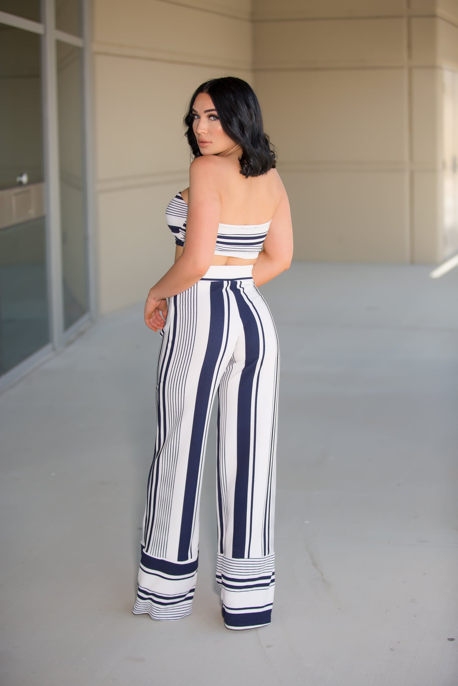 white and blue pants outfit