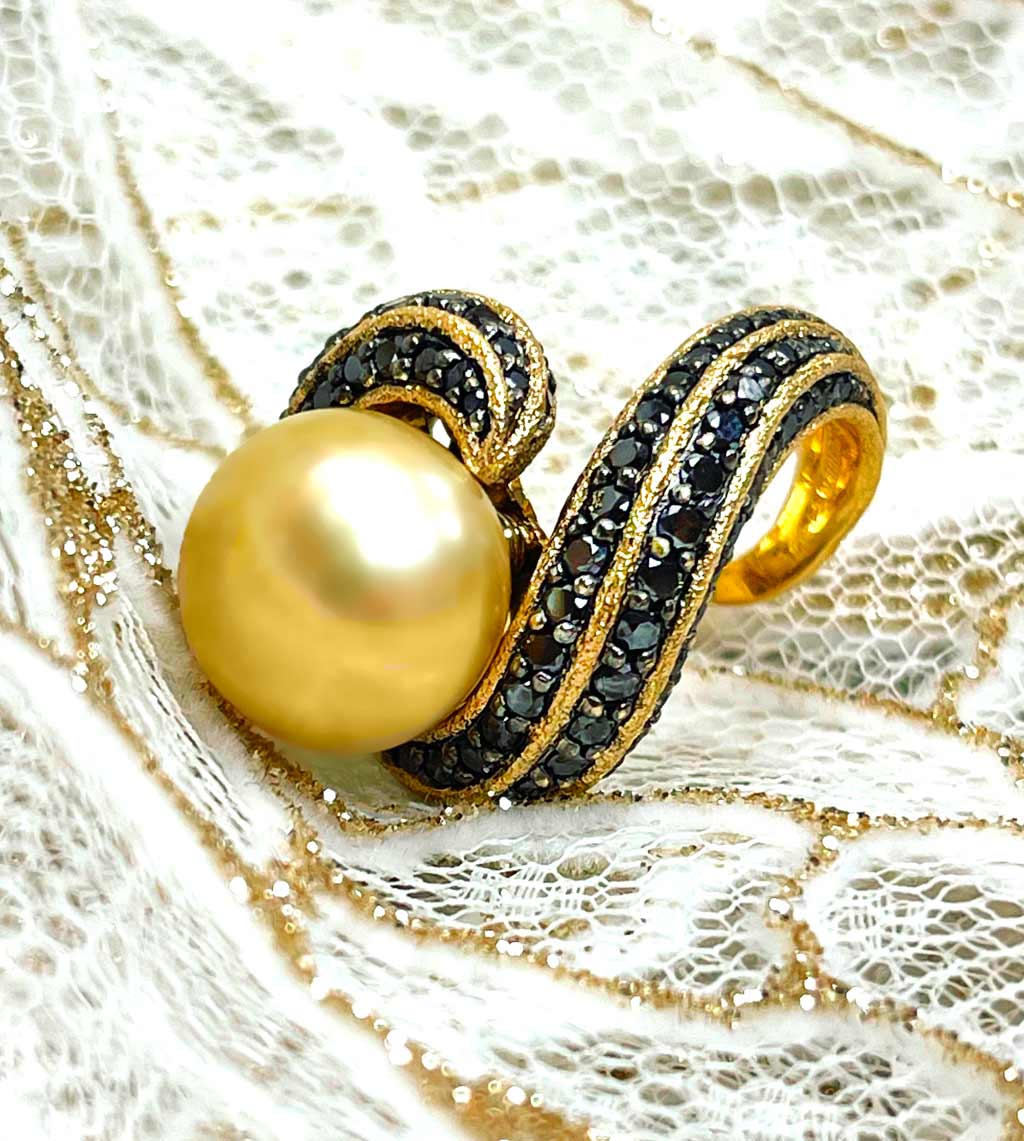 Alex Soldier Golden Pearl Twist Ring