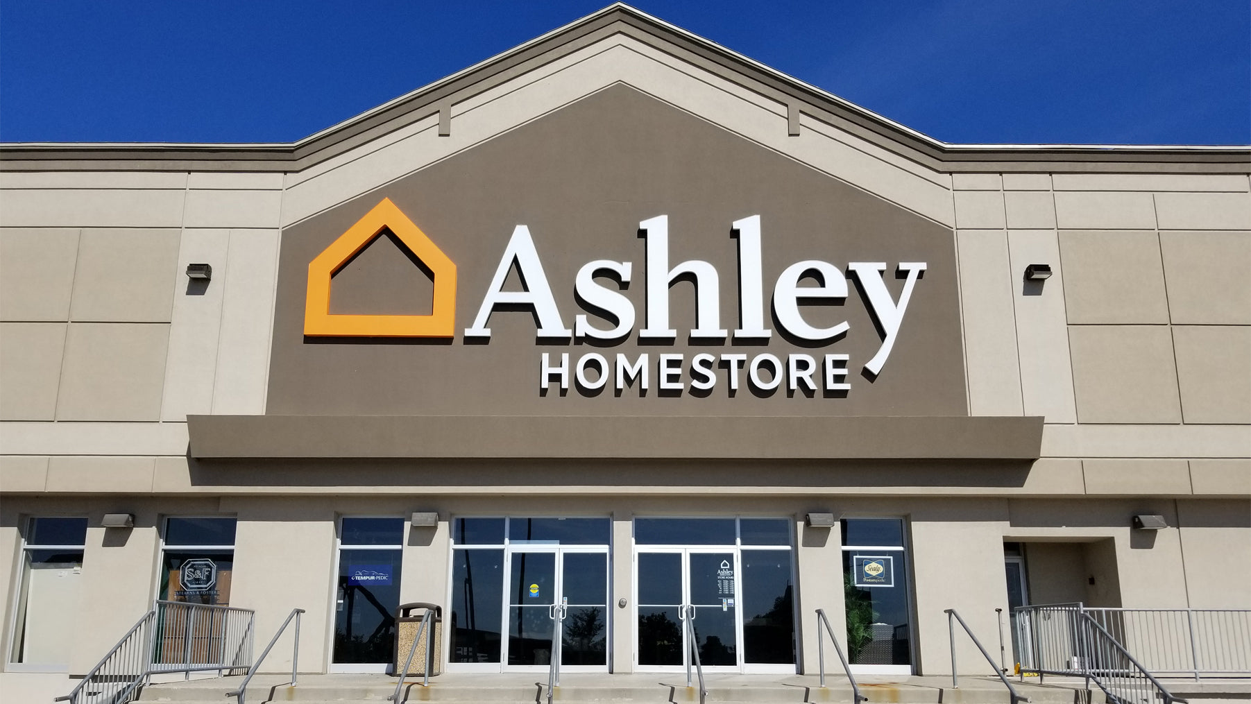 Pickering Ashley Homestore Canada