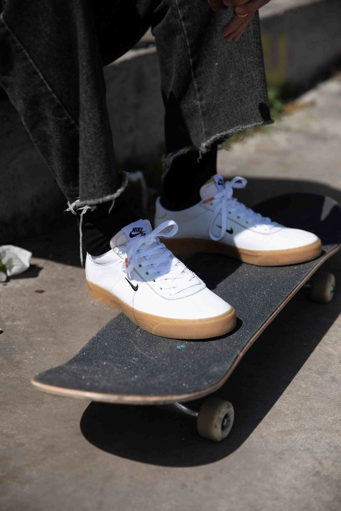 nike sb zoom bruin orange label white gum