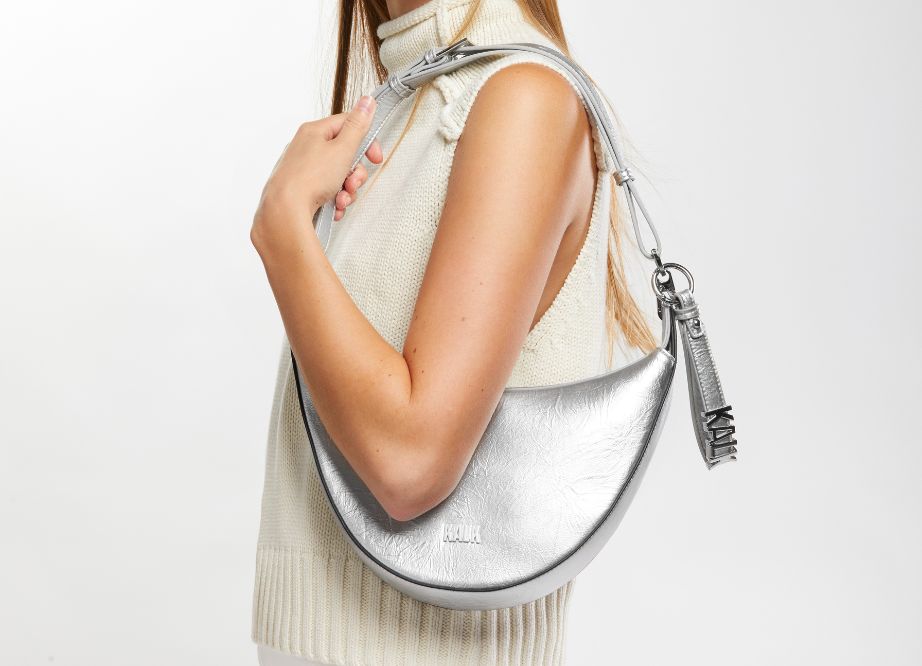 Metallic bags give a distinctive and sophisticated touch.