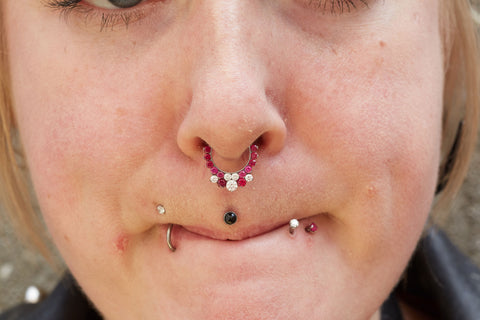 15 Different Lip Piercings You Need To Know | Mouth piercings, Different lip  piercings, Lip piercing