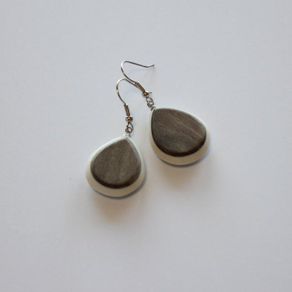 EARRINGS IN NATURAL GREYWOOD AND RESIN