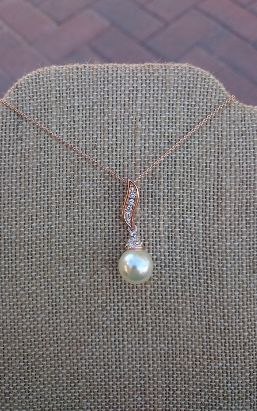 rose gold pearl necklace