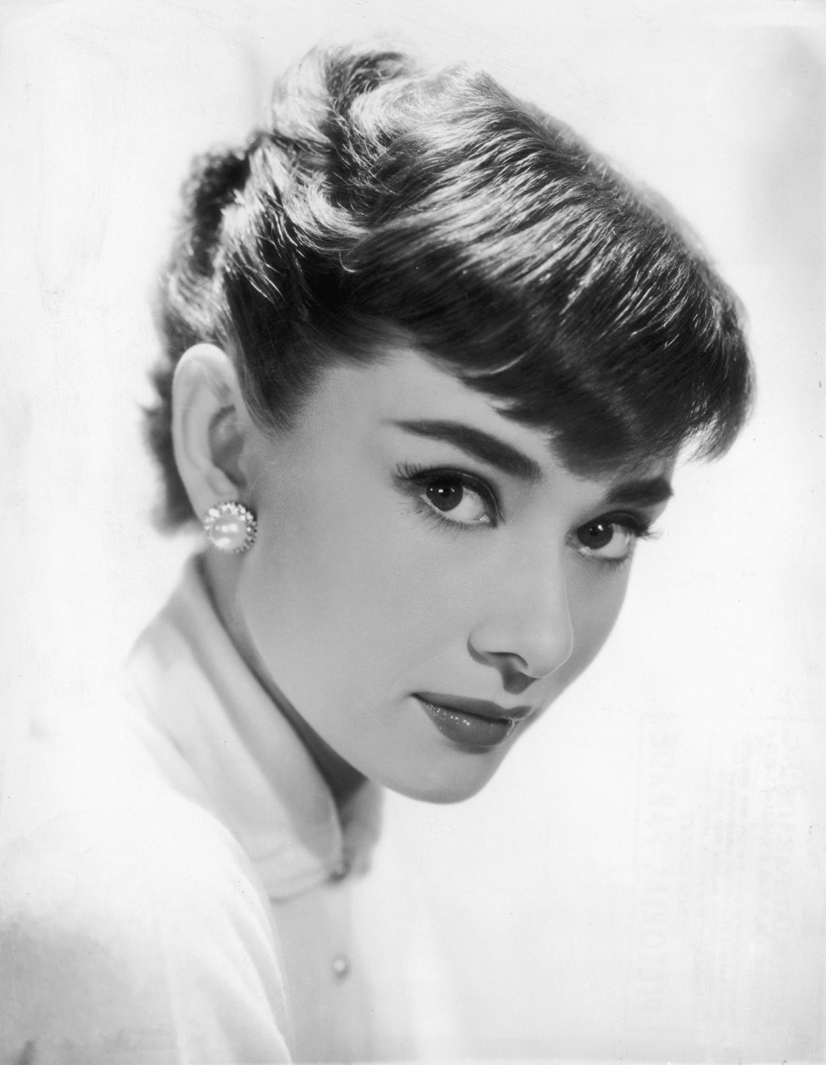 audrey hepburn pearl earrings