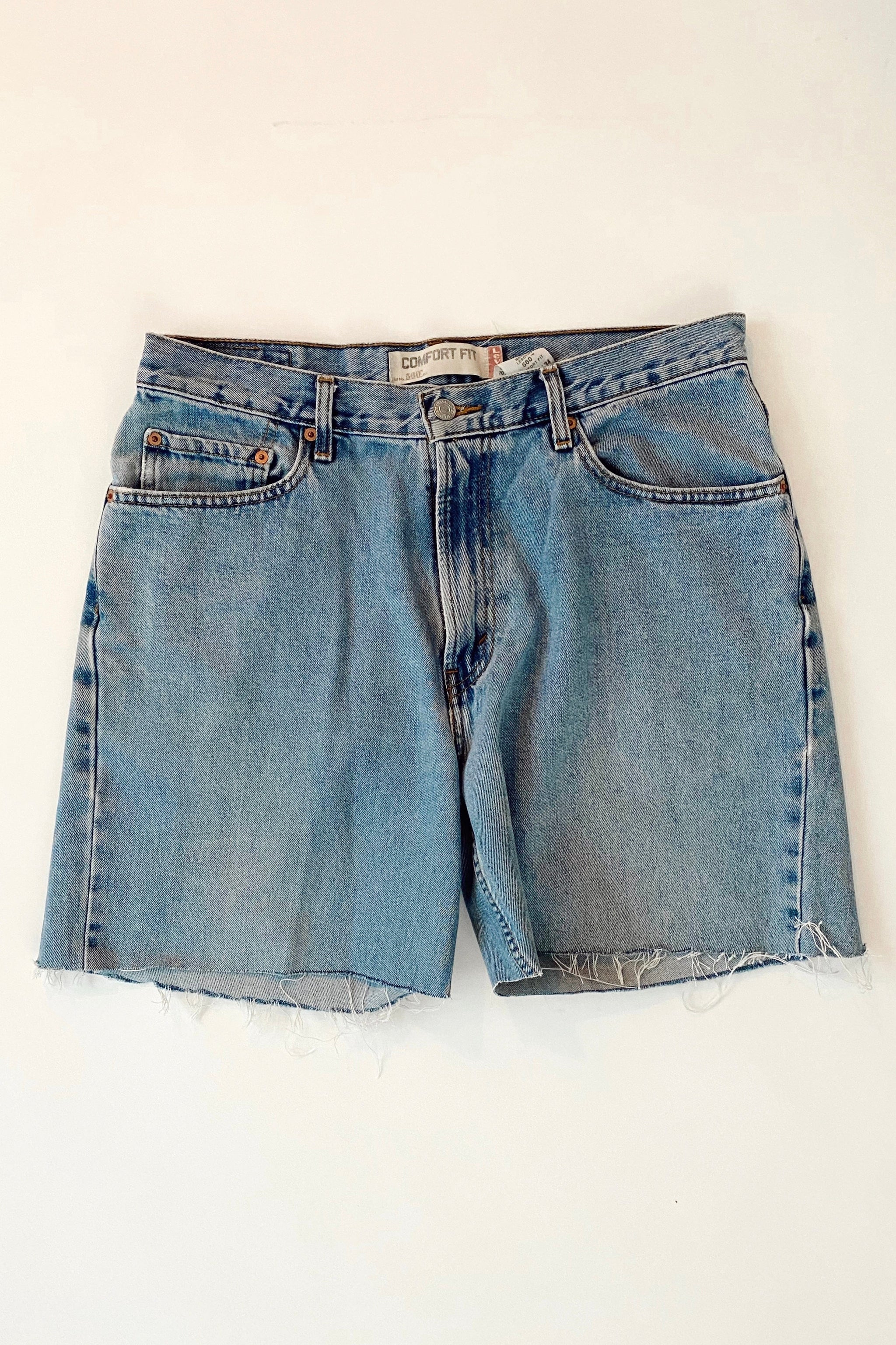 Upcycled Levi's 560 High-rise Mid Thigh Shorts / Size 32 - COUTONIC
