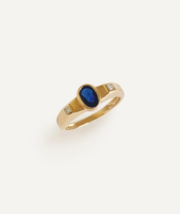 alt="Kinn Vintage blue sapphire and diamond ring"