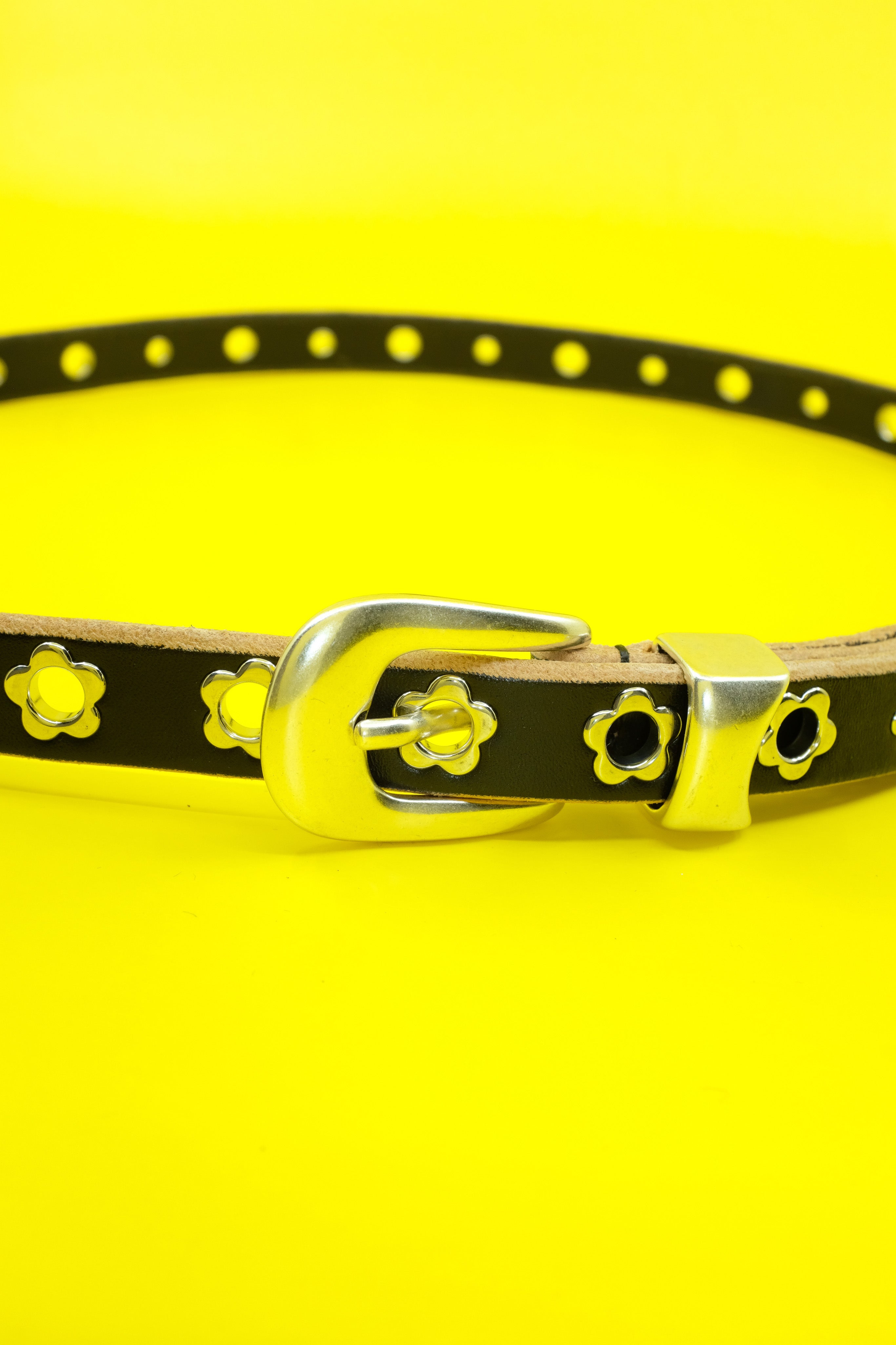 BELT 2CM FLOWERS ON BLACK LEATHER - 小物