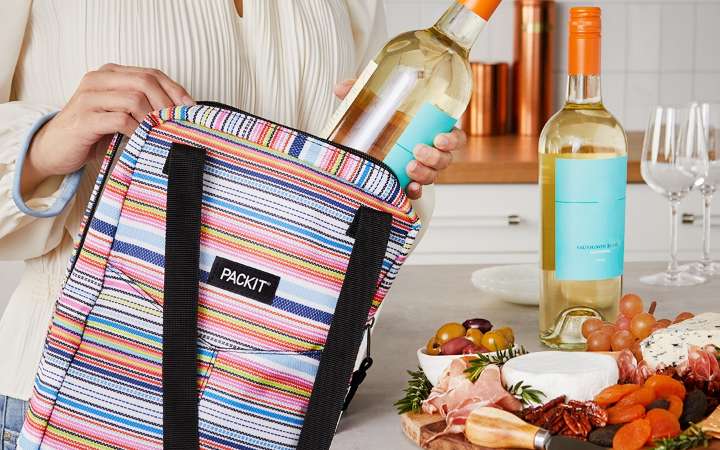 Packing Wine for Picnic
