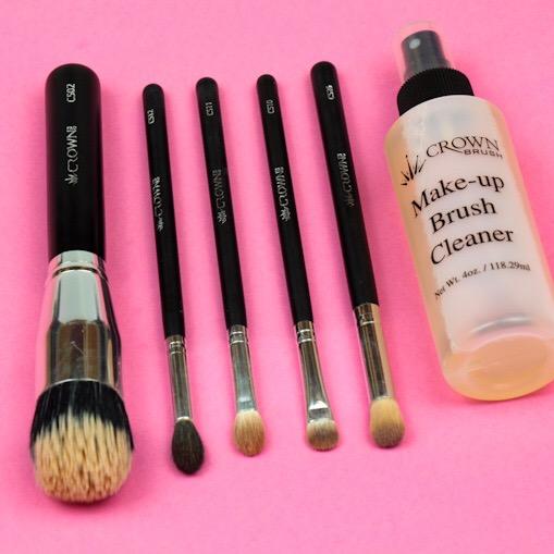 how.to use mac brush cleaner