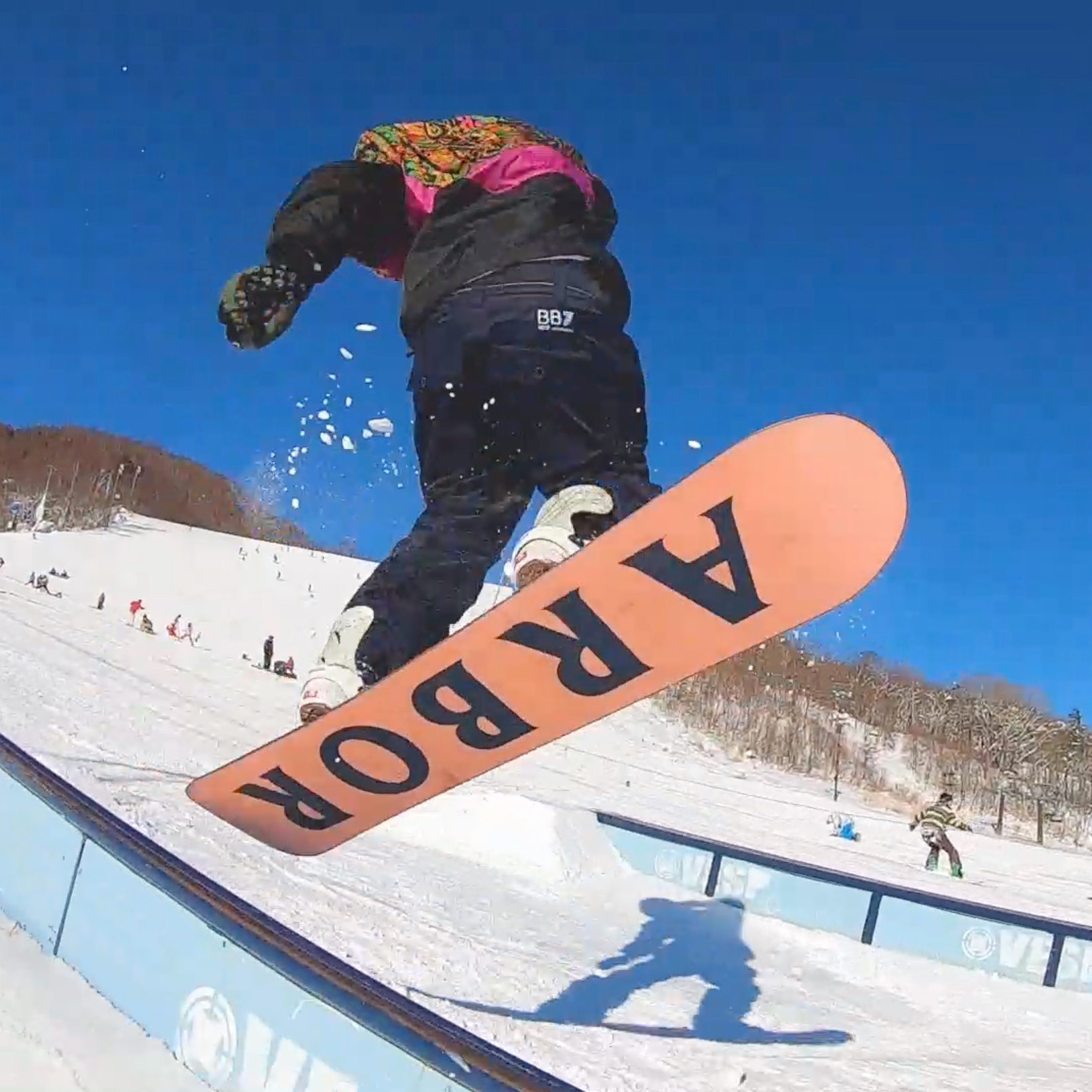 Snowboarding in Japan noirmatter