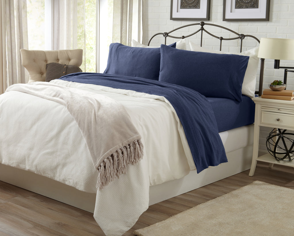 Best Fabric for Your Bedding: Cotton vs. Microfiber