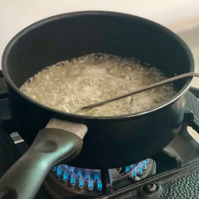 Boiling sugar for Italian meringue