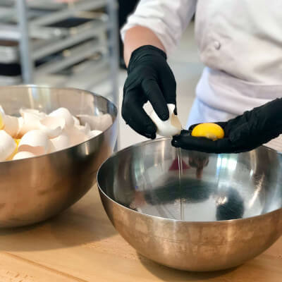 Preparing egg white for macarons