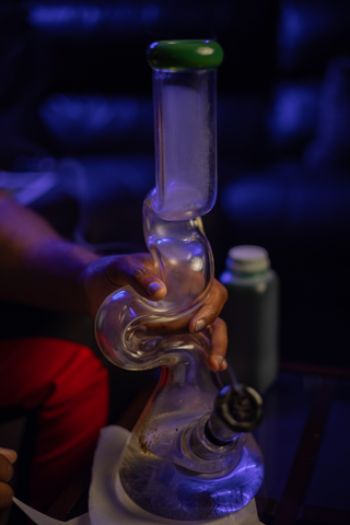 glass beaker bong