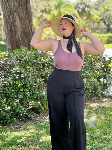 Mandy Brooke wearing See ROSE Go plus size pants the wide leg Multitasker Pants