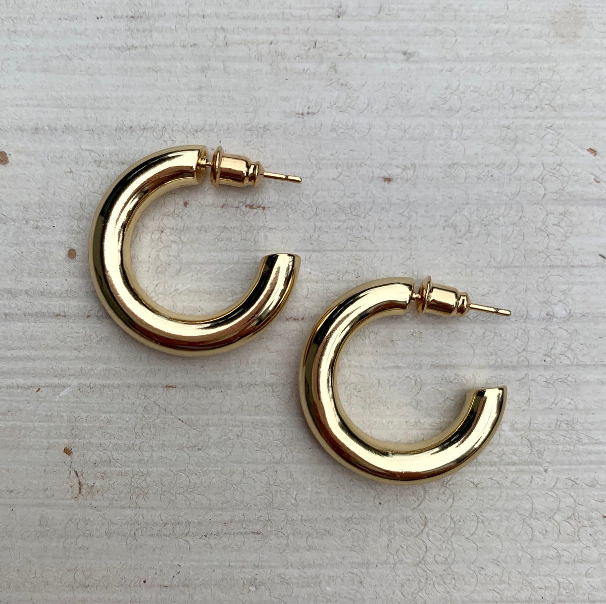 Chunky Gold Hoops – Grey Bandit